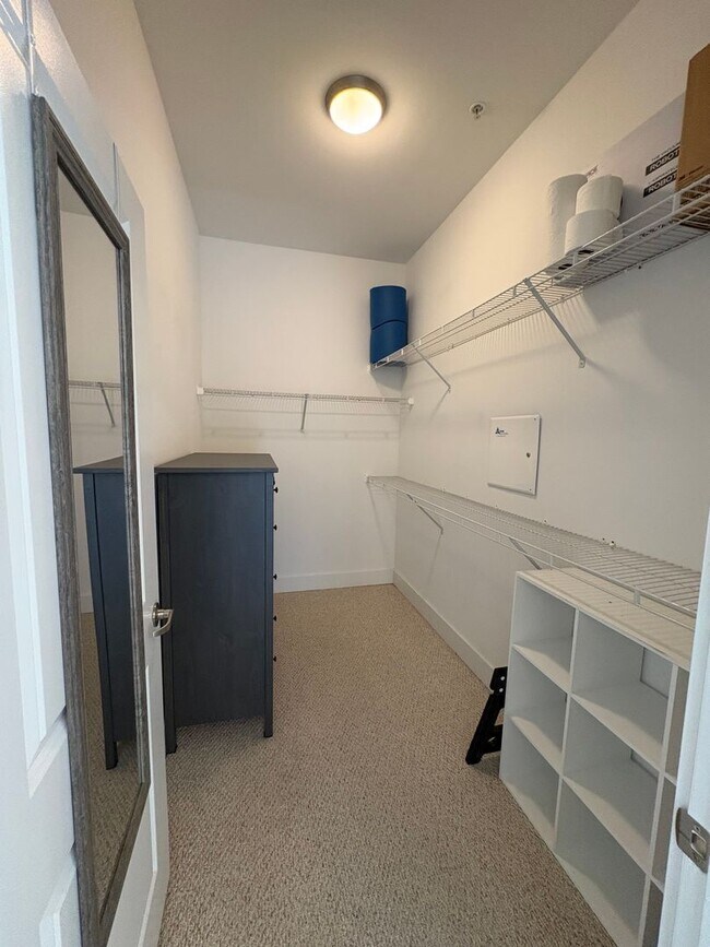 Building Photo - 1 Bedroom 1 Bath Condo Downtown Greenville...