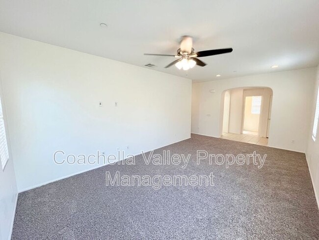 Building Photo - 532 Calle Vibrante