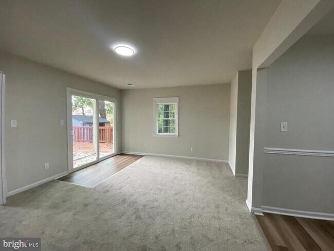 Building Photo - 9 Farrell Ln