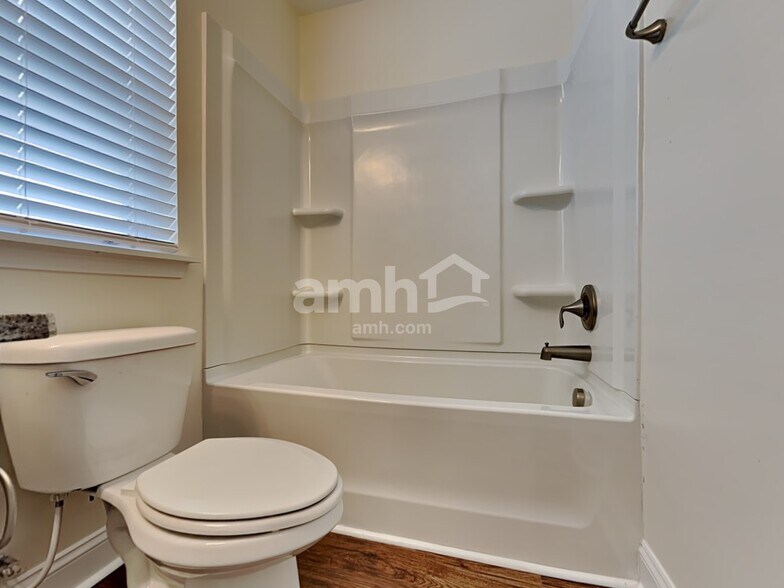 Building Photo - 445 Brookgreen Dr