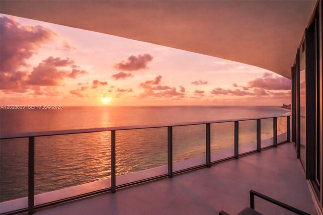 Building Photo - 15701 Collins Ave