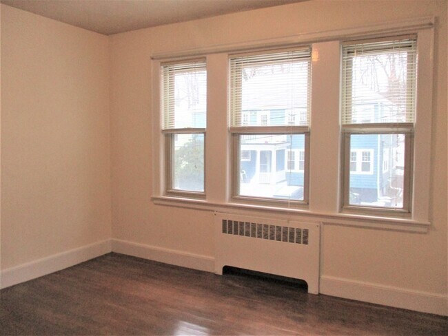 Building Photo - 27 Ridgemont St