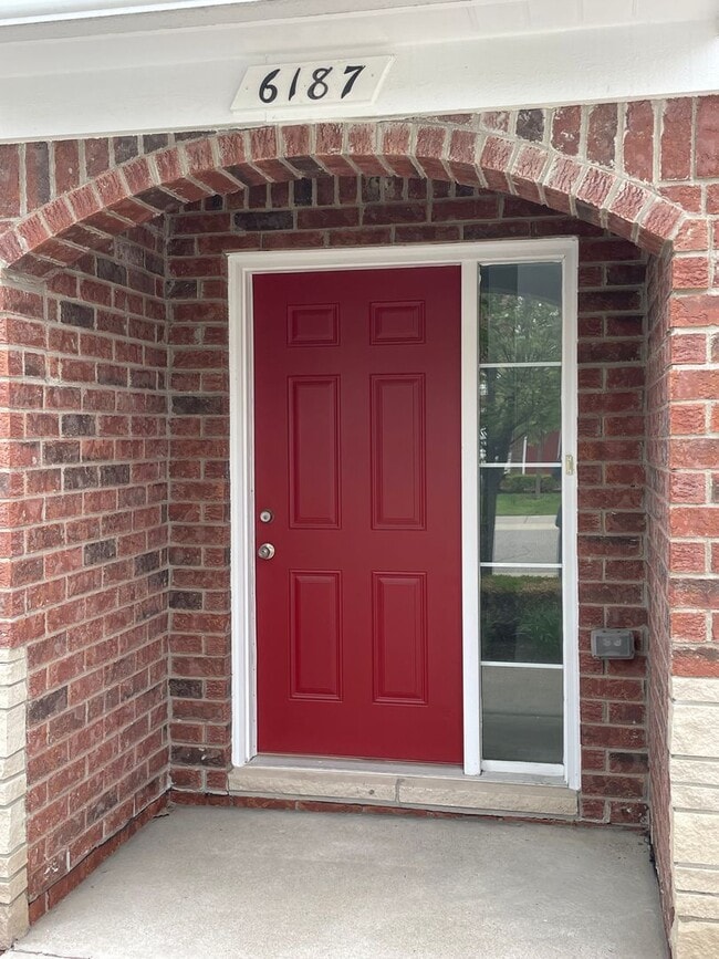 Building Photo - 3 BR, 2 1/2 BA, 2-Car, 1885 SF Townhouse, ...