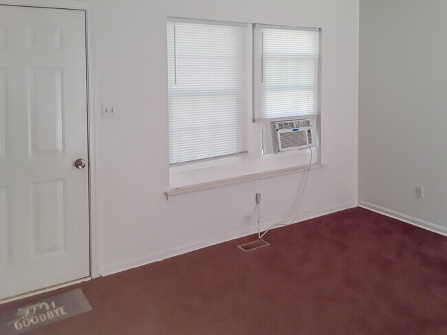 Building Photo - 496 Lancaster Creek Rd