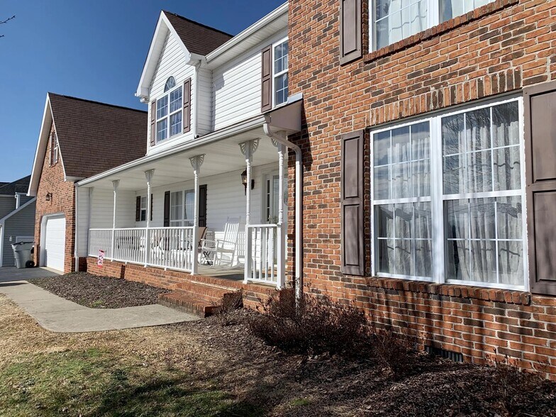 Building Photo - 124 Charlton Ct