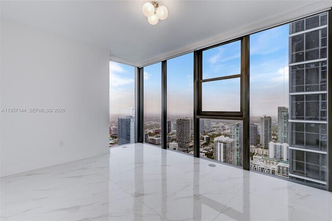 Building Photo - 700 NE 24th St