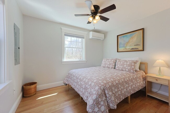 Building Photo - Newly Renovated Winter Rental on a Private...