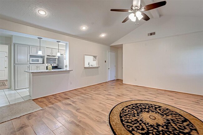 Building Photo - 11707 N Willow Cir