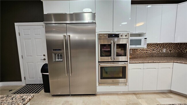 Building Photo - 2101 Grand Island Ct