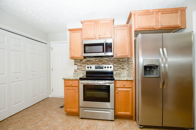 Building Photo - "Charming 4-Bedroom Home with Granite Coun...