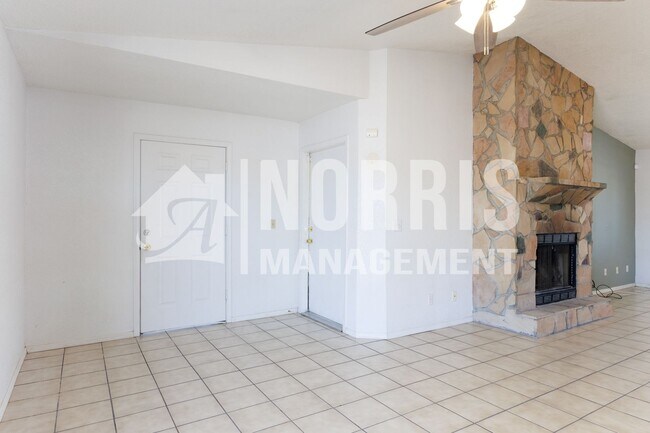 Building Photo - Charming Home with Private Backyard