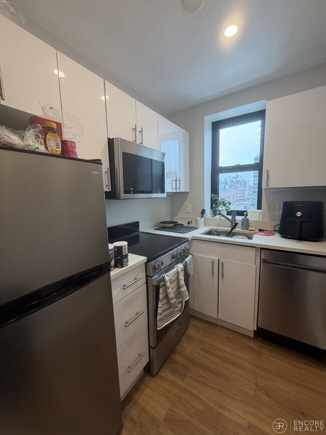 Building Photo - 7 Miner St