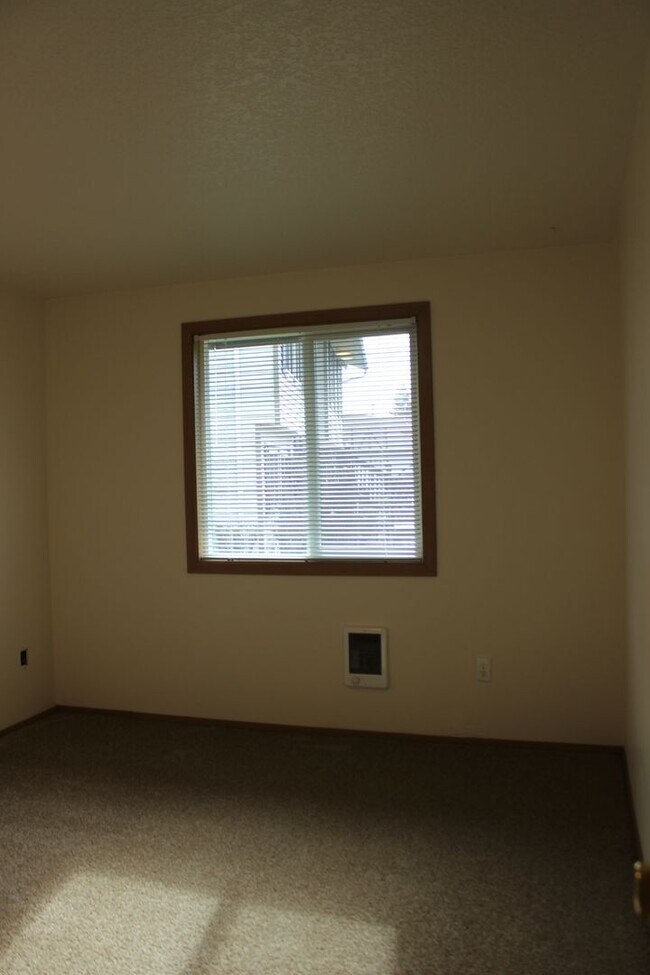 Building Photo - Cute single level, three bedroom home on quiet cul-de-sac in Hillsboro