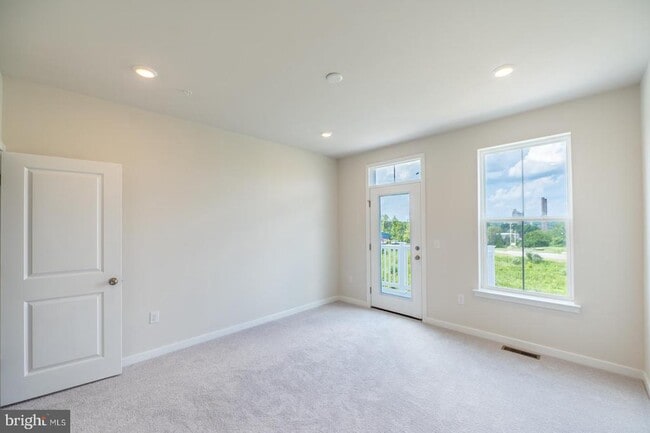 Building Photo - 713 Platinum Dr