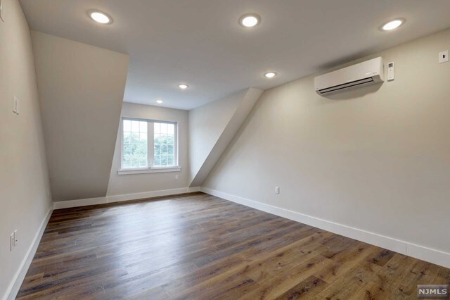 Building Photo - 305 Patterson St
