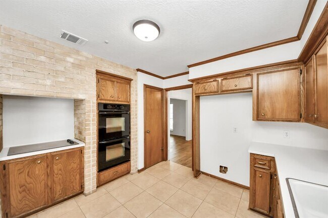 Building Photo - 8006 Oakington Dr