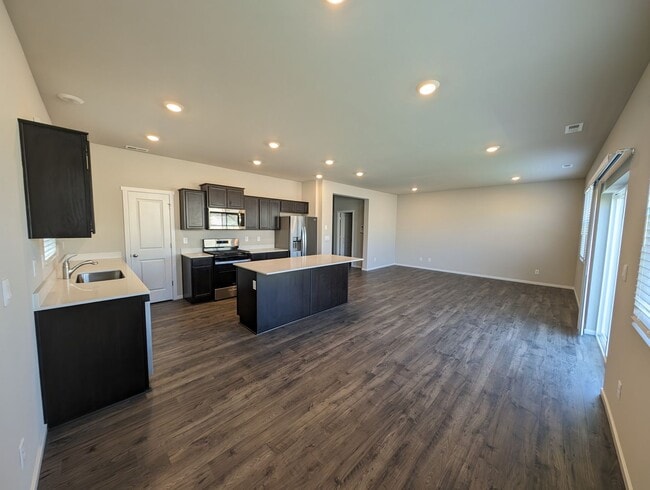 Building Photo - 1320 SW Pendleton Way