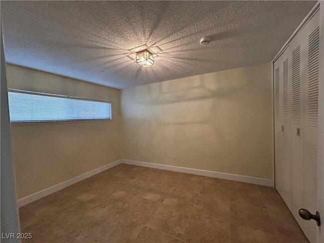 Building Photo - 350 E Desert Inn Rd