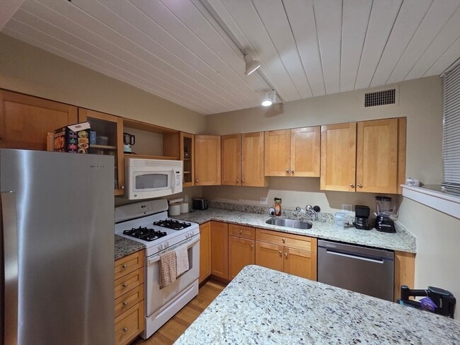 Building Photo - 155 Brookline St