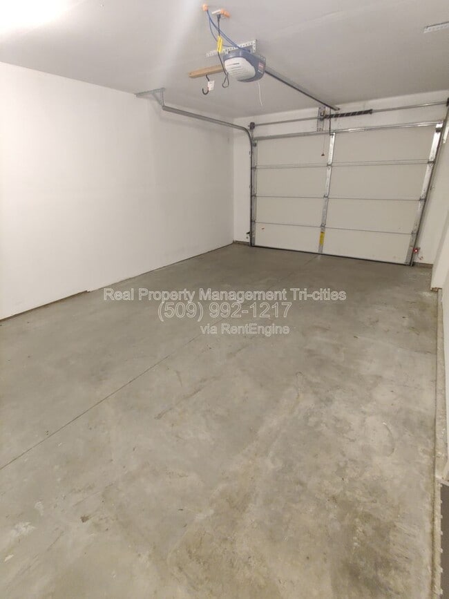 Building Photo - 5748 W Albany Pl