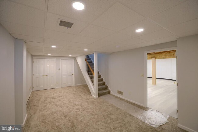 Building Photo - 8 Longwood Dr