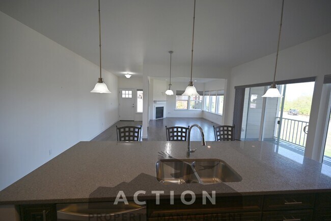 Building Photo - 3 bed 2 bath home in Solana, Sequim