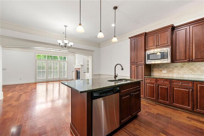 Building Photo - 15 Buford Village Walk