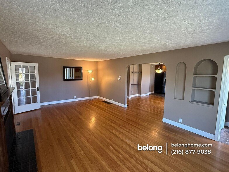 Building Photo - 30871 Lorain Rd
