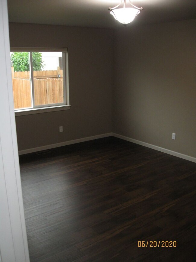 Building Photo - Must See 3 Bedroom with Fenced Yard!