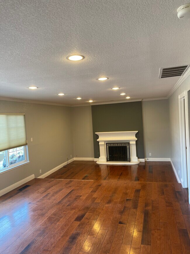Building Photo - 3217 Veracruz Dr