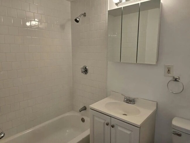 Building Photo - 270 Quarry St