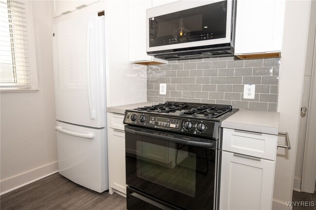 Building Photo - 933 Tifft St