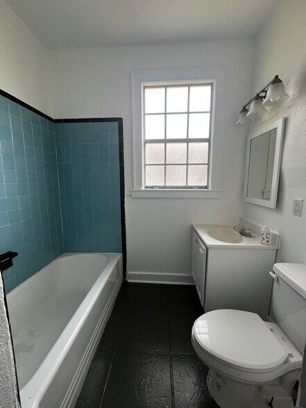 Building Photo - 846 Lebeau St