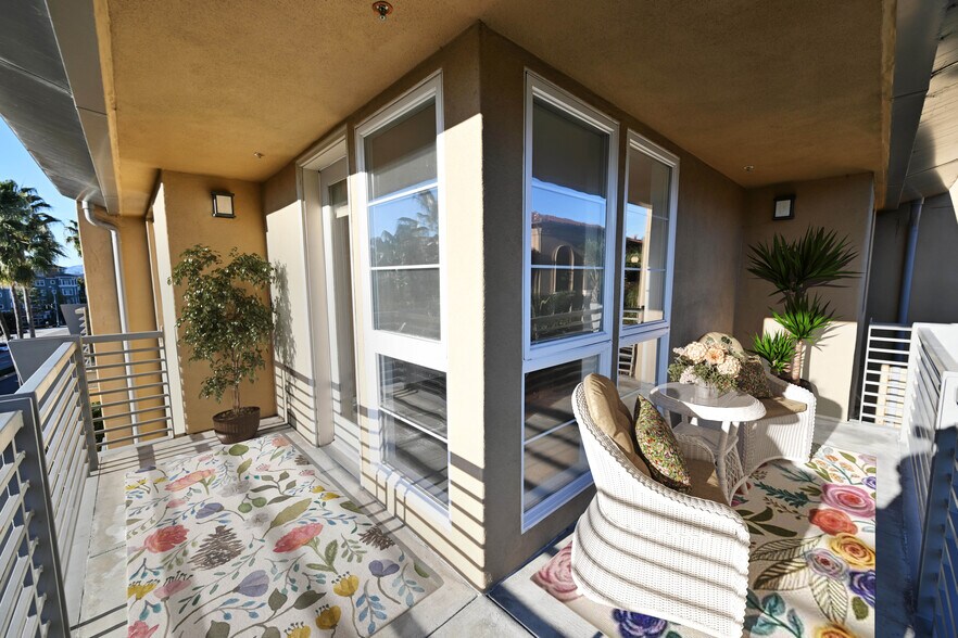 Building Photo - 5831 Seawalk Dr