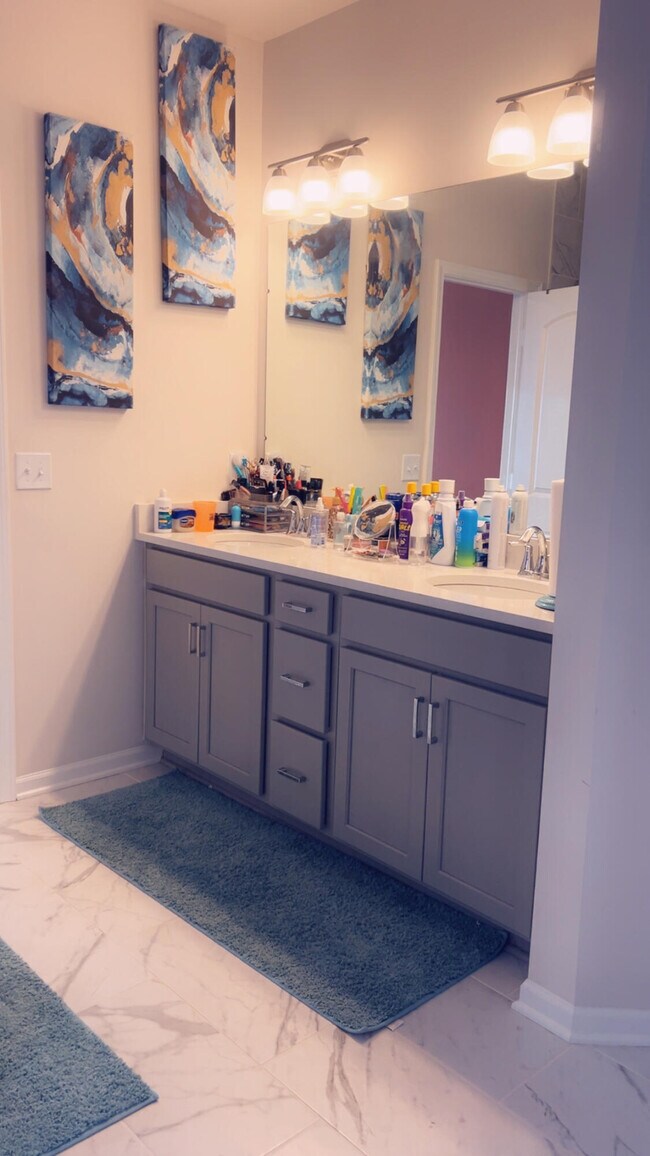 Building Photo - 3722 Park Creek Ln