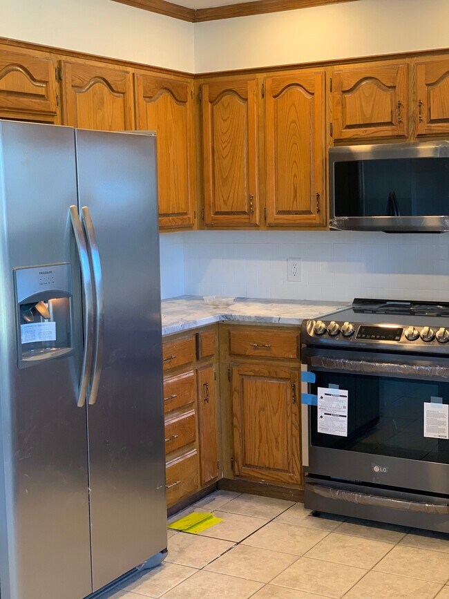 Building Photo - 7633 Thompson Pky