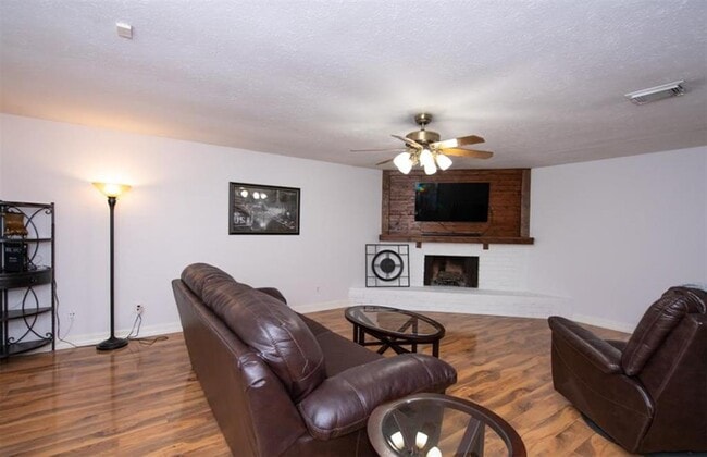 Building Photo - 17618 Autumn Trails Ln