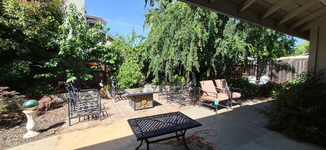 Building Photo - 642 Silvertop Way