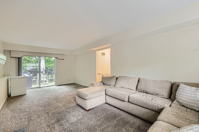 Building Photo - 1410 Leeward Ct