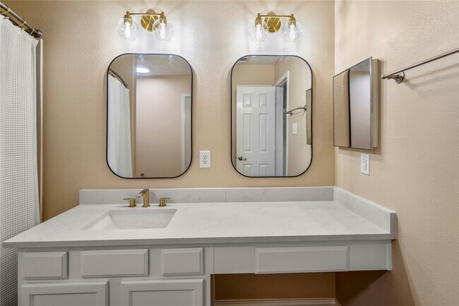 Building Photo - 22 Garden Lodge Pl