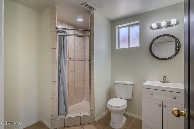 Building Photo - 3611 Yandell Dr
