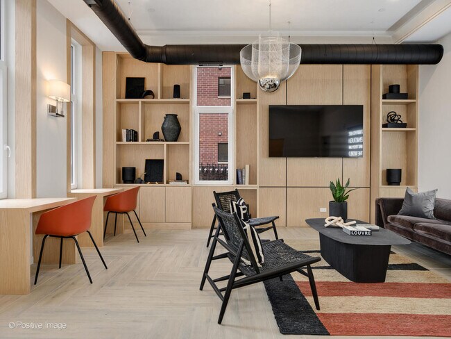 Building Photo - 2725 N Thatcher Ave