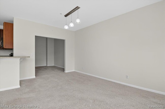 Building Photo - 3255 Camden Dr