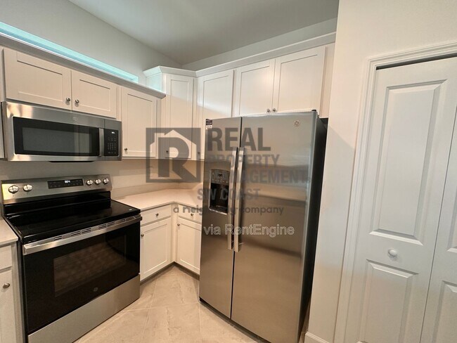 Building Photo - 20503 Hazelnut Ct S