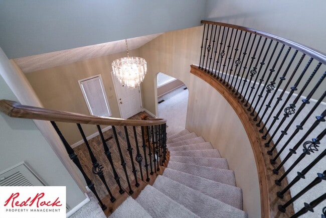 Building Photo - Spacious 5 Bedroom Home in A Quiet Communi...