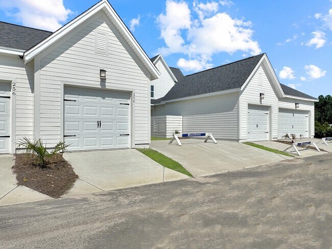 Building Photo - 258 Symphony Ave