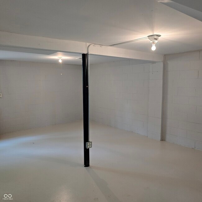 Building Photo - 10016 E Troy Ave