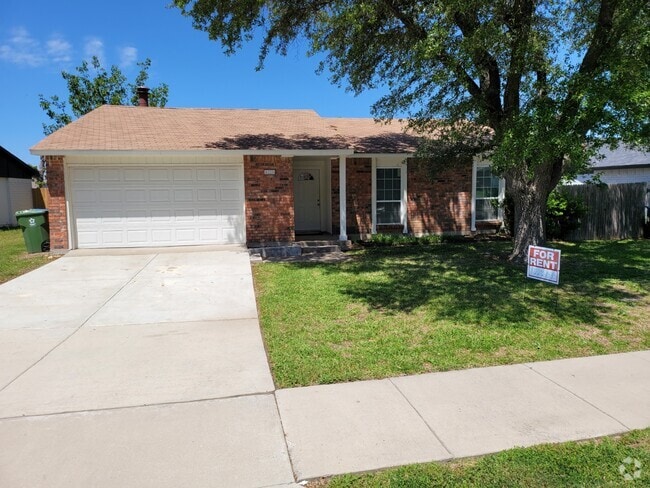Building Photo - 5225 Nash Dr