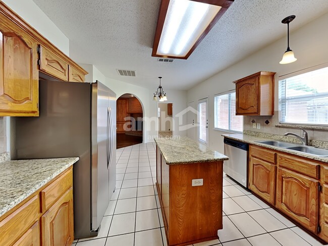 Building Photo - 962 Wisperwood Dr
