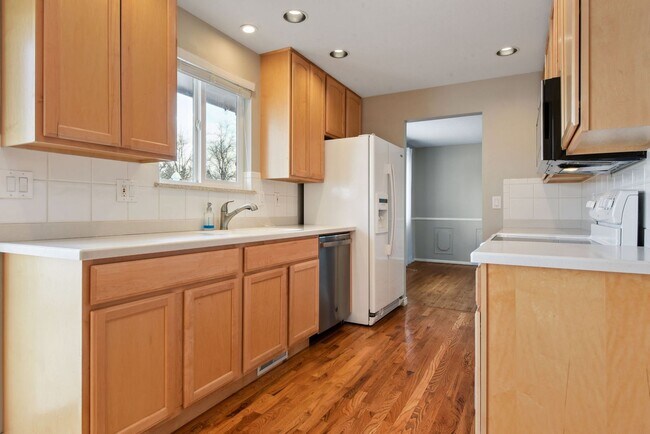 Building Photo - 3 Bedroom single family home in Lakewood